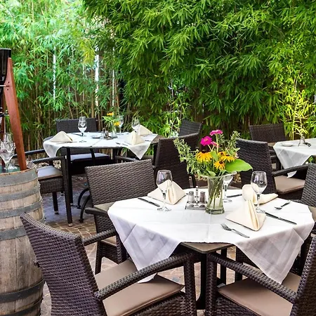 Zum Turm Hotel 3*